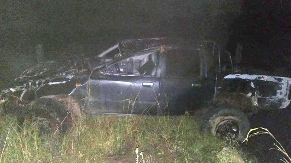Caminhonete fica destruída após capotamento em rodovia estadual do Nortão