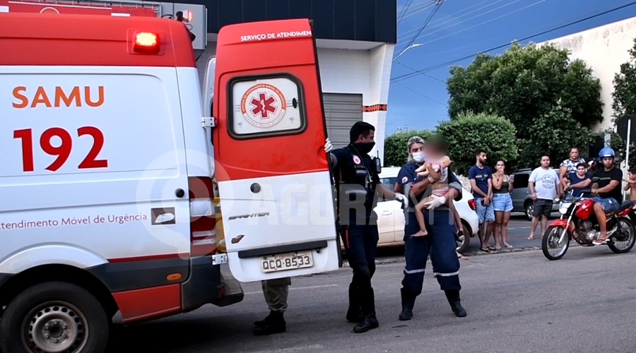 ALTA VELOCIDADE:  Motociclista fica em estado gravíssimo e deixa mãe e filha feridas após bater em 3 veículos