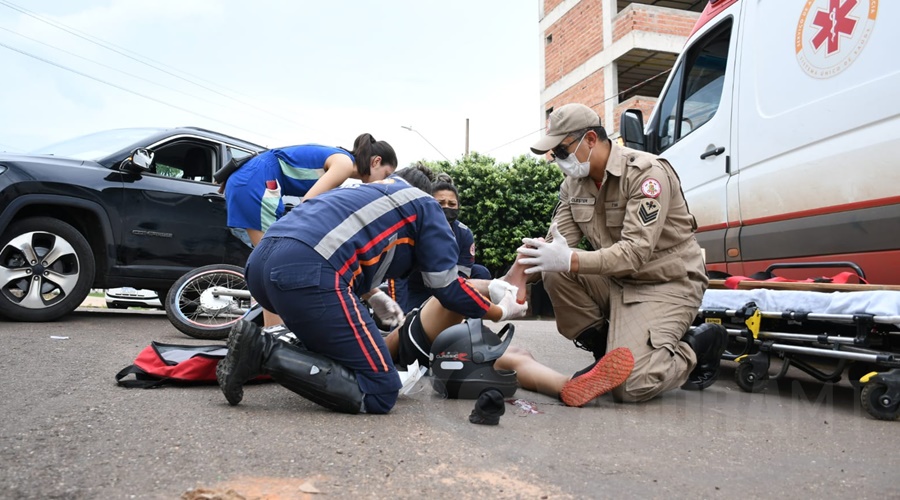FALTA DE ATENÇÃO:  Acidente envolvendo dois veículos deixa motociclista ferido com fratura