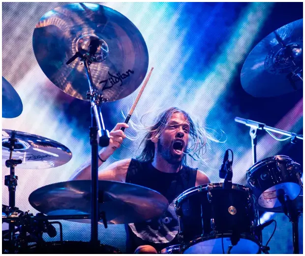 MÚSICA É CULTURA:  Baterista do Foo Fighters, Taylor Hawkins, morre aos 50 anos