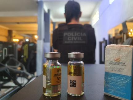 Acusado de tráfico de drogas dedura a mãe durante prisão