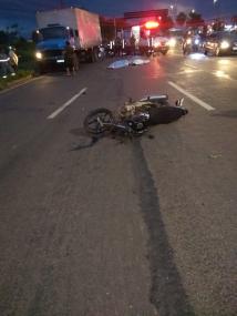MOTORISTA FUGIU:  Casal morre em acidente com carretas na Fernando Corrêa