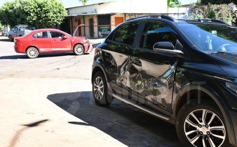 IMPRUDÊNCIA: Motorista invade preferencial e acerta carro com quatro pessoas em Rondonópolis