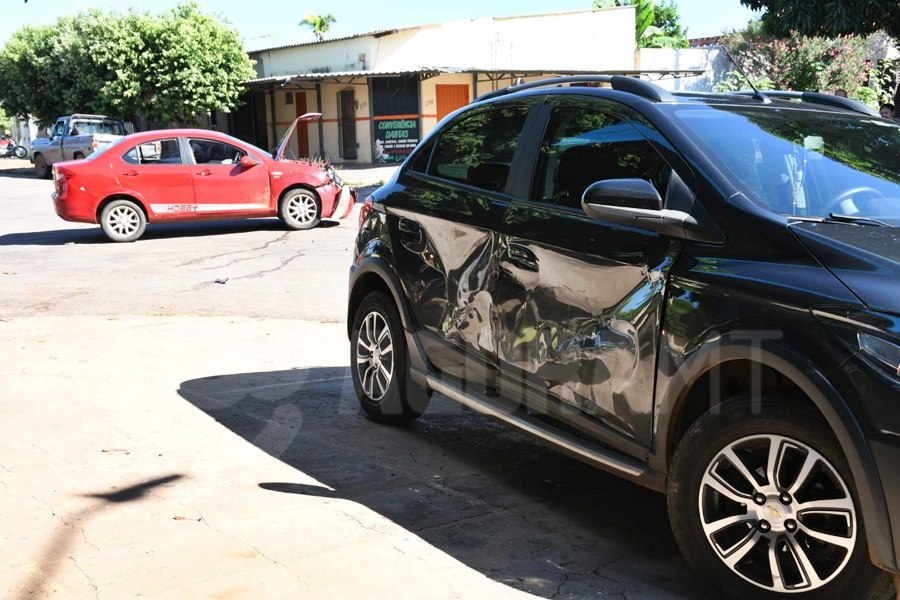 IMPRUDÊNCIA: Motorista invade preferencial e acerta carro com quatro pessoas em Rondonópolis