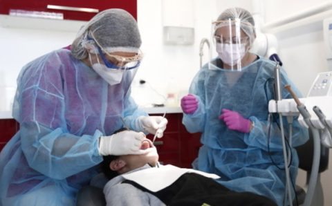 Saúde bucal ajuda a prevenir a covid-19, alerta periodontista