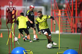 Internacional faz penúltimo treino antes de decidir vaga no Gaúcho contra o Grêmio