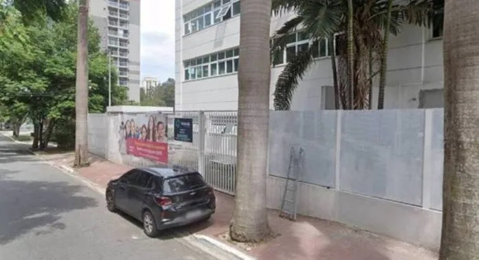 Pai morre ao deixar filho na escola