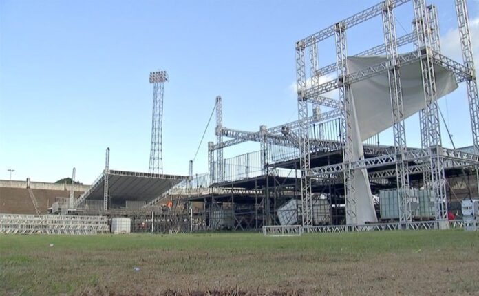 Show de Gusttavo Lima danifica estádio Morenão, em Campo Grande-MS