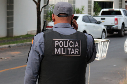 Criminosos invadem empresa e atiram 4 vezes contra segurança