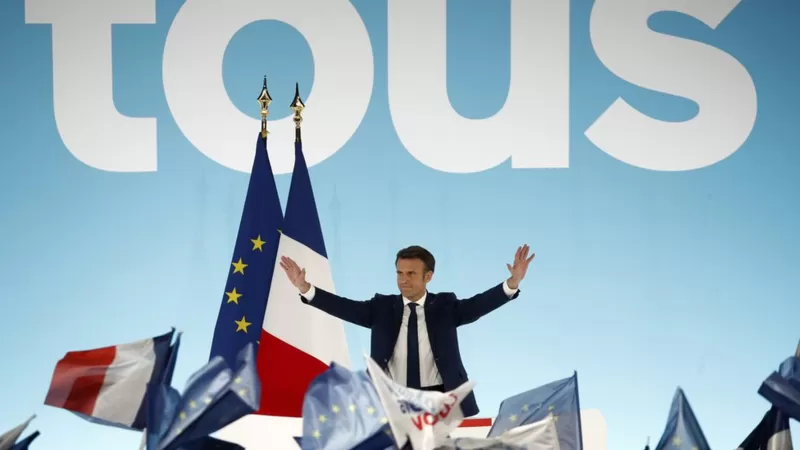 Eleições na França: esquerda, centro e direita prometem união por Macron para barrar Le Pen