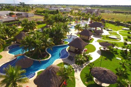 Mulher é chamada de “urubu preta” por moradora de condomínio