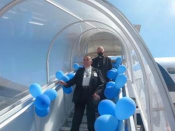 MT:  ACONCHEGANTE RECEPÇÃO:  Novo arcebispo é recebido por autoridades e fiéis no aeroporto