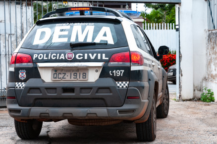 Polícia fecha fábrica de panelas suspeita de poluir meio ambiente