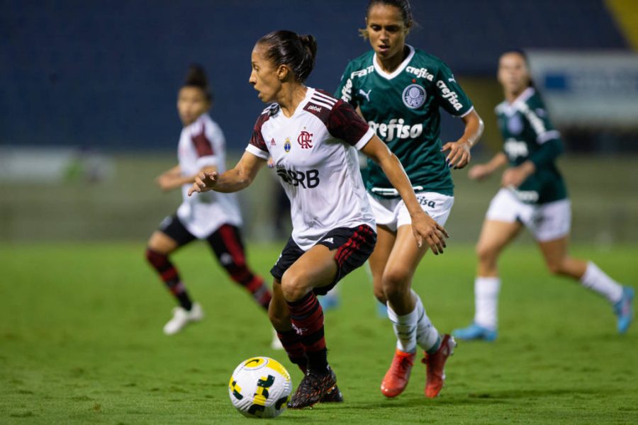 Em Barueri, Palmeiras vence o Flamengo pelo Brasileirão feminino e assume a ponta da tabela