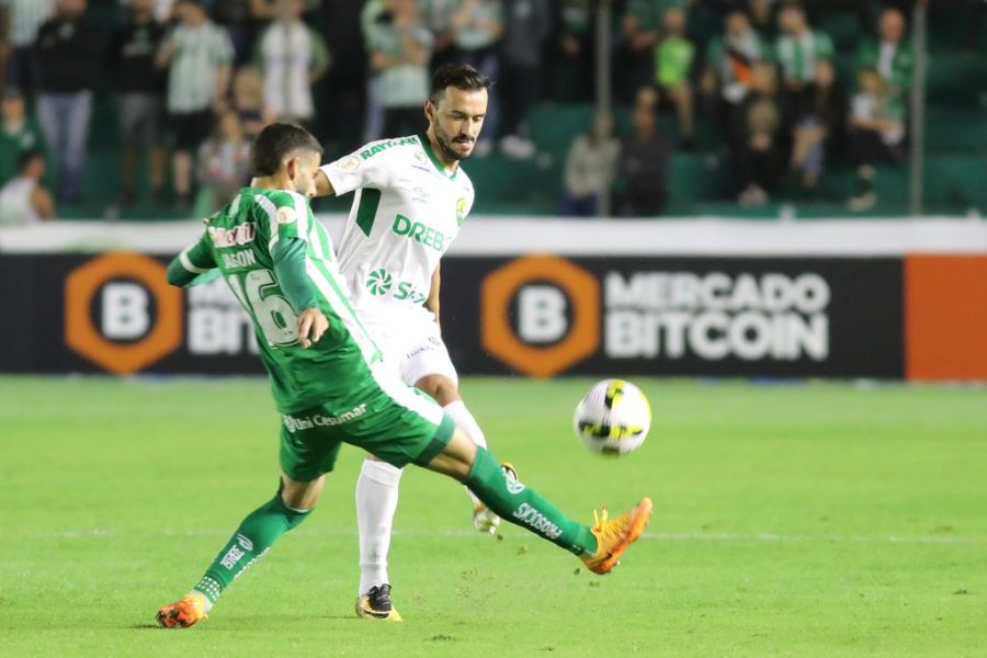 Com forte interferência do VAR, Cuiabá vence Juventude pelo Brasileirão