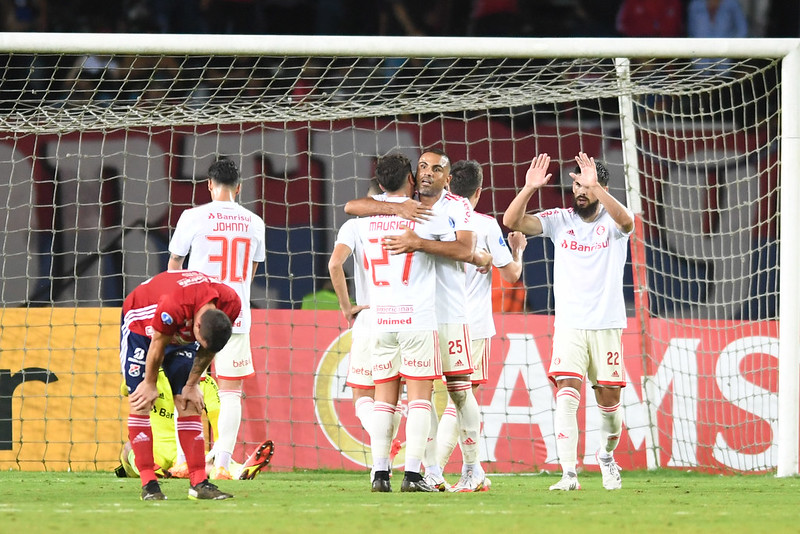 Internacional vence o Independiente Medellín e assume a ponta do grupo E da Sul-Americana