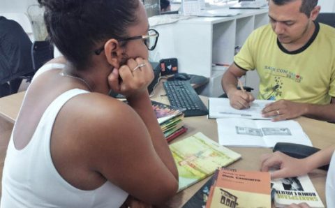 MT: MÊS DO LIVRO:   Estudante de Direito começa hábito de leitura com clássico da literatura