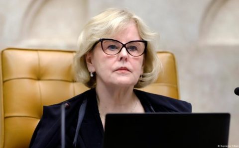 Rosa Weber estabelece prazo para Bolsonaro explicar indulto