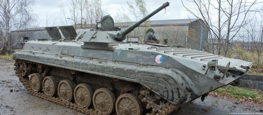 Alemanha autoriza envio de 56 tanques antigos à Ucrânia