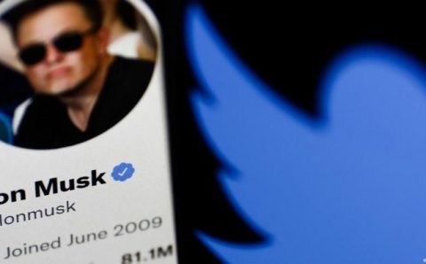 Aliados de Bolsonaro comemoram compra do Twitter por Musk