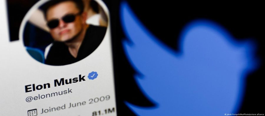 Aliados de Bolsonaro comemoram compra do Twitter por Musk