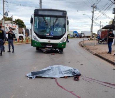 Motociclista é atropelado por ônibus e morre em avenida de Cuiabá