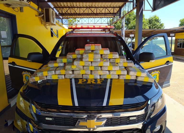 PRF apreende 48 quilos de cocaína transportadas em carreta cegonha em Mato Grosso