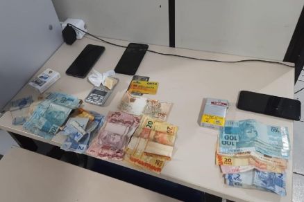 Polícia Civil apreende drogas, dinheiro e prende suspeitos