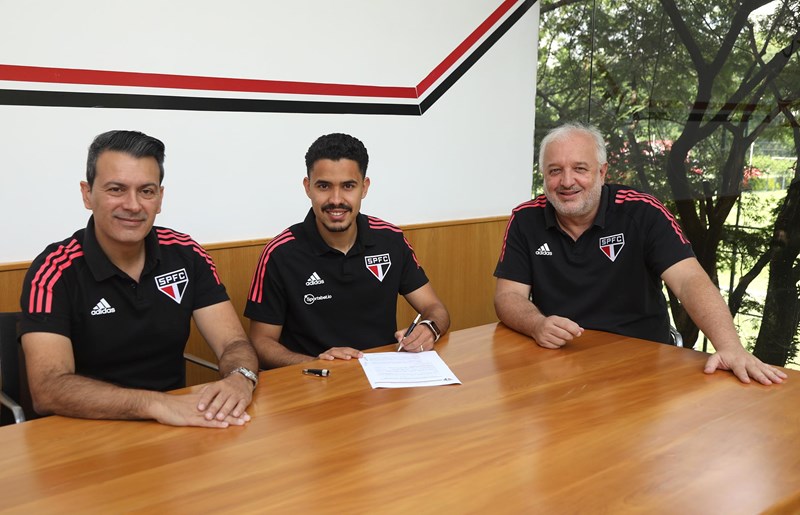 Novo reforço tricolor revela como prefere atuar e se surpreende com recepção no CT