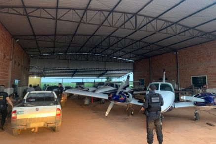 PF prende dois que preparavam aviões para o tráfico em MT