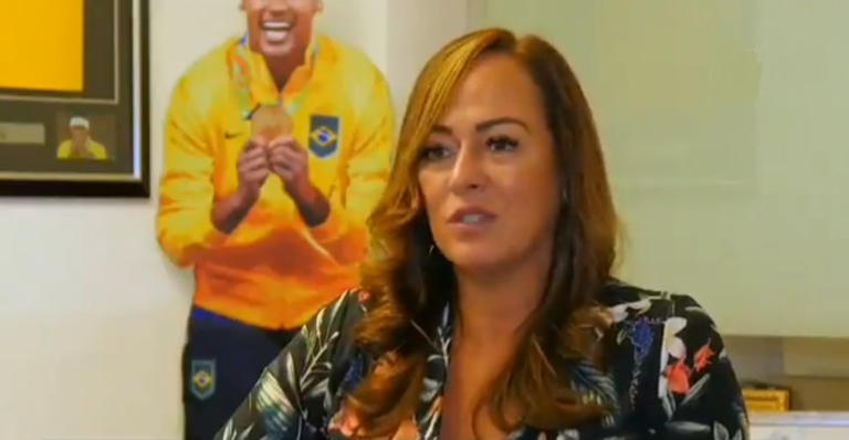 Nadine Gonçalves, mãe de Neymar, vive romance com modelo que conheceu na Sapucaí