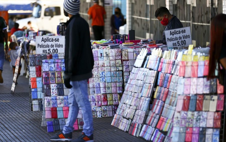 PNAD CONTÍNUA:  País tem 12 milhões de desempregados, 38 milhões na informalidade, e menor renda em 10 anos