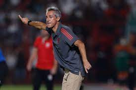 Paulo Sousa elogia atuação do Flamengo, mas se irrita com questionamento sobre tática