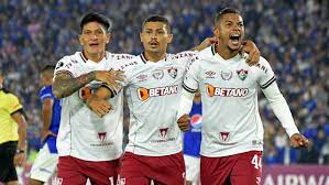 Zagueiro David Braz rasga elogios ao companheiro Cano no Fluminense