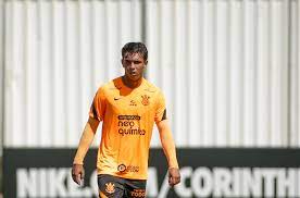 Giovane celebra chance no profissional, e Adson vê Corinthians preparado para o Brasileirão