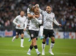 Corinthians volta a terminar uma rodada do Brasileirão na liderança após quatro anos