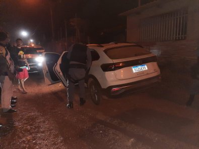 Ladrão rouba carro zero e morre ao trocar tiros com PM, em VG; veja vídeo