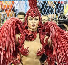 Paolla Oliveira sexy, poderosa e apaixonada! Rainha de Bateria da Grande Rio volta aos desfiles das Campeãs