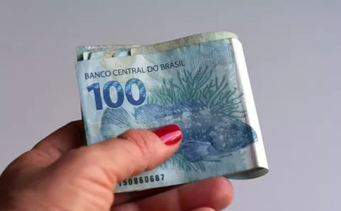 ‘Brasil não tem só que combater pobreza, mas melhorar vida de todos os brasileiros’, diz pesquisador sobre salário mínimo
