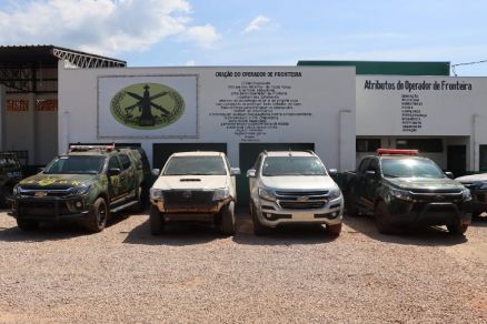 Gefron recupera duas caminhonetes que seriam levadas para a Bolívia