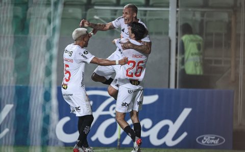 Atlético-MG vence clássico contra o América-MG e dorme líder do Grupo D da Libertadores