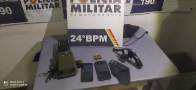 Quadrilha é presa com arma e bloqueador de sinal em Cuiabá