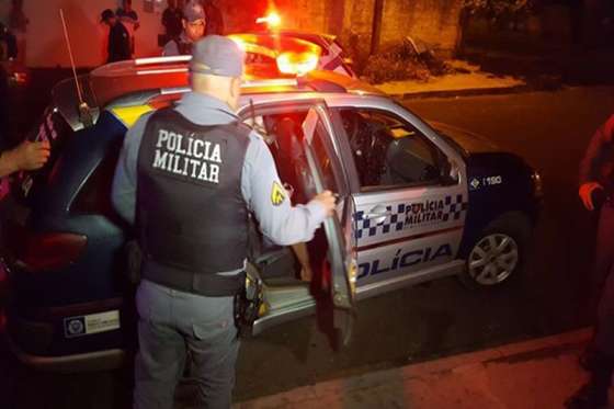 SUSPEITA DE ‘ENCOMENDA’:   Bando invade casa e mata jovem com passagens pela Polícia