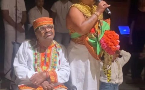 Arlindo Cruz e Babi Cruz renovam os votos de casamento com cerimônia ecumênica