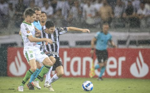 América-MG recebe Atlético-MG em clássico na Libertadores e tenta se reerguer na competição