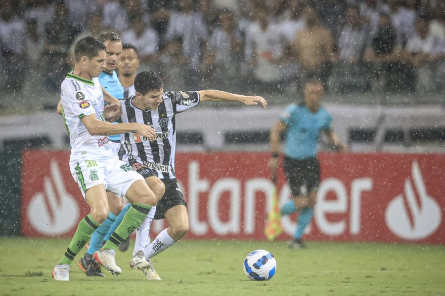 América-MG recebe Atlético-MG em clássico na Libertadores e tenta se reerguer na competição