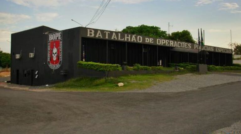 HERÓIS DE FARDA:   Policiais do Bope salvam recém-nascido engasgado e desacordado