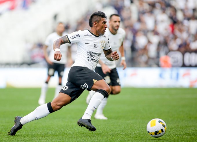 Corinthians confirma lesão no joelho esquerdo, e Paulinho precisará passar por cirurgia