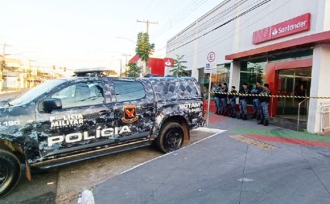 TIROS E MORTES NA MADRUGADA:    Rotam mata 3 assaltantes em confronto dentro de banco em VG