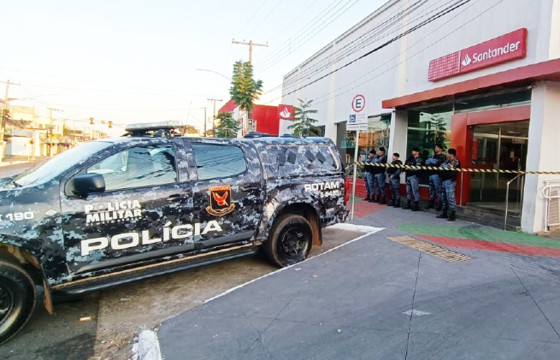 TIROS E MORTES NA MADRUGADA:    Rotam mata 3 assaltantes em confronto dentro de banco em VG